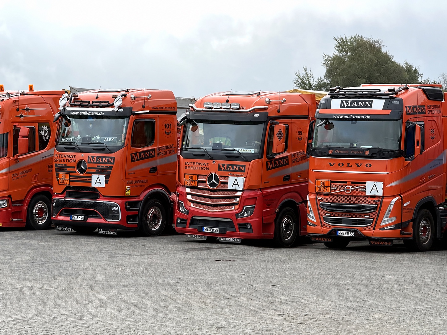 Orange MANN LKW-Flotte in Langenbach